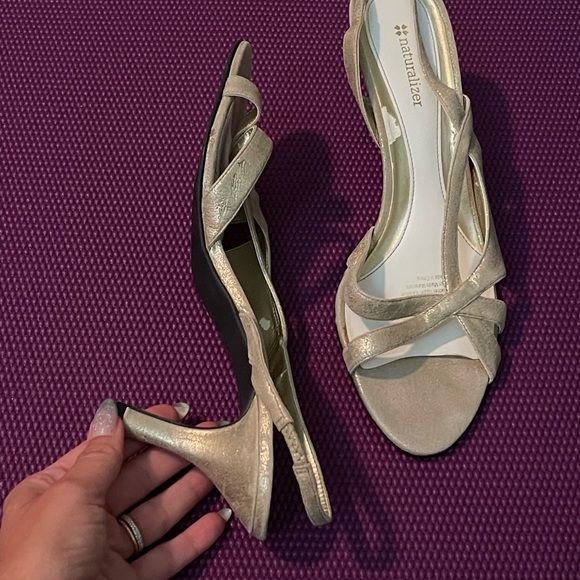 Exquisite, distressed gold 'Prissy' slingbacks by Naturalizer - Picture 3 of 9